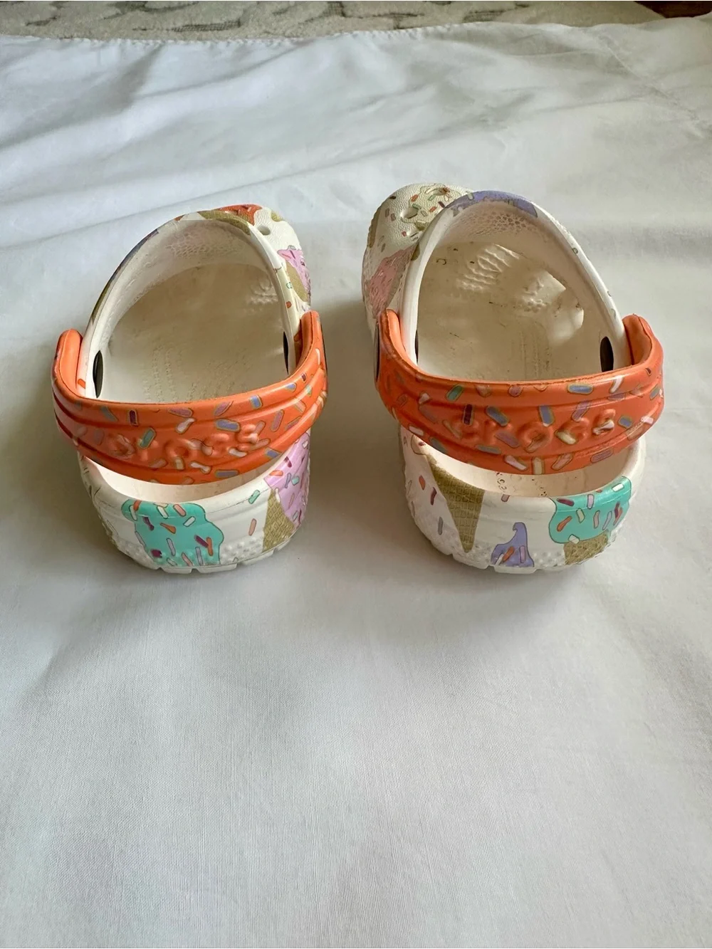 CROCS Kids Ice Cream Print Classic Clogs in White & Orange Like New! Size C6